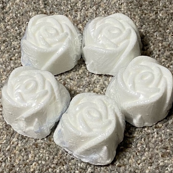 Set of 5 Radiant Waves handcrafted eucalyptus & peppermint shower steamers - Picture 3 of 4